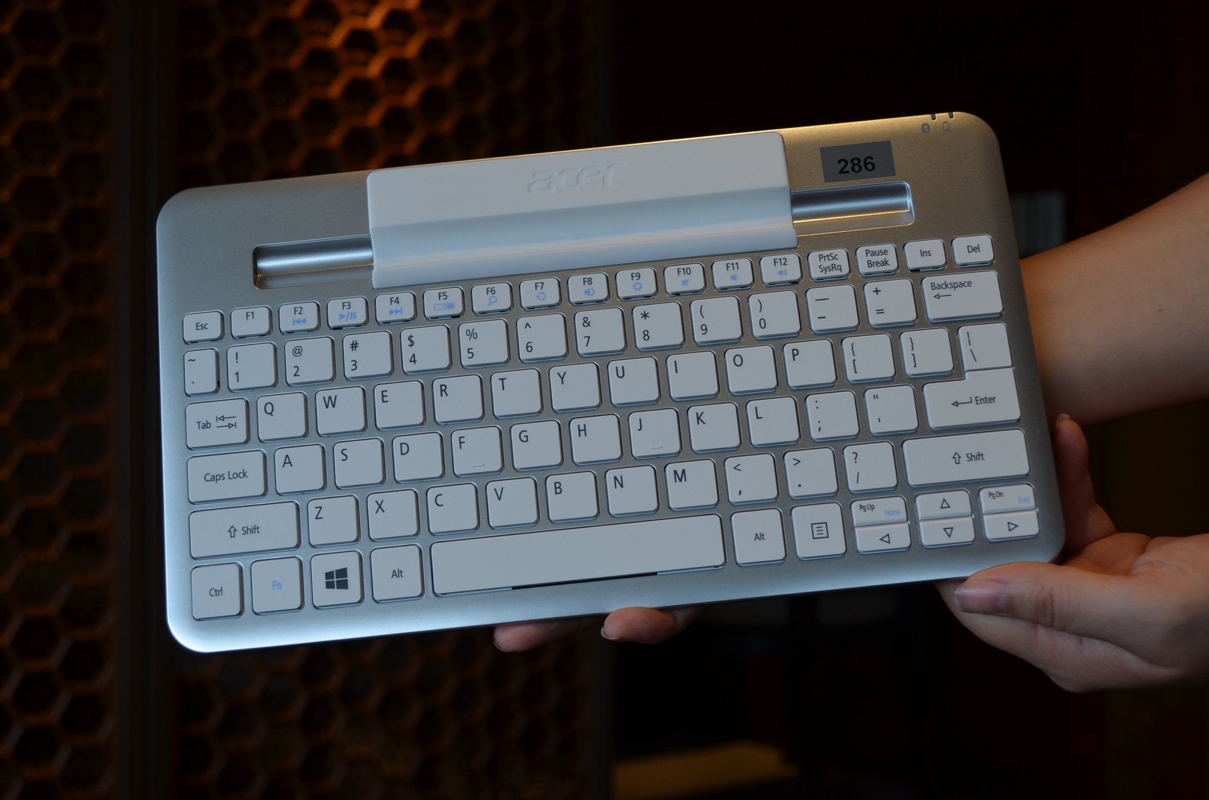 Acer-Iconia-W3-6