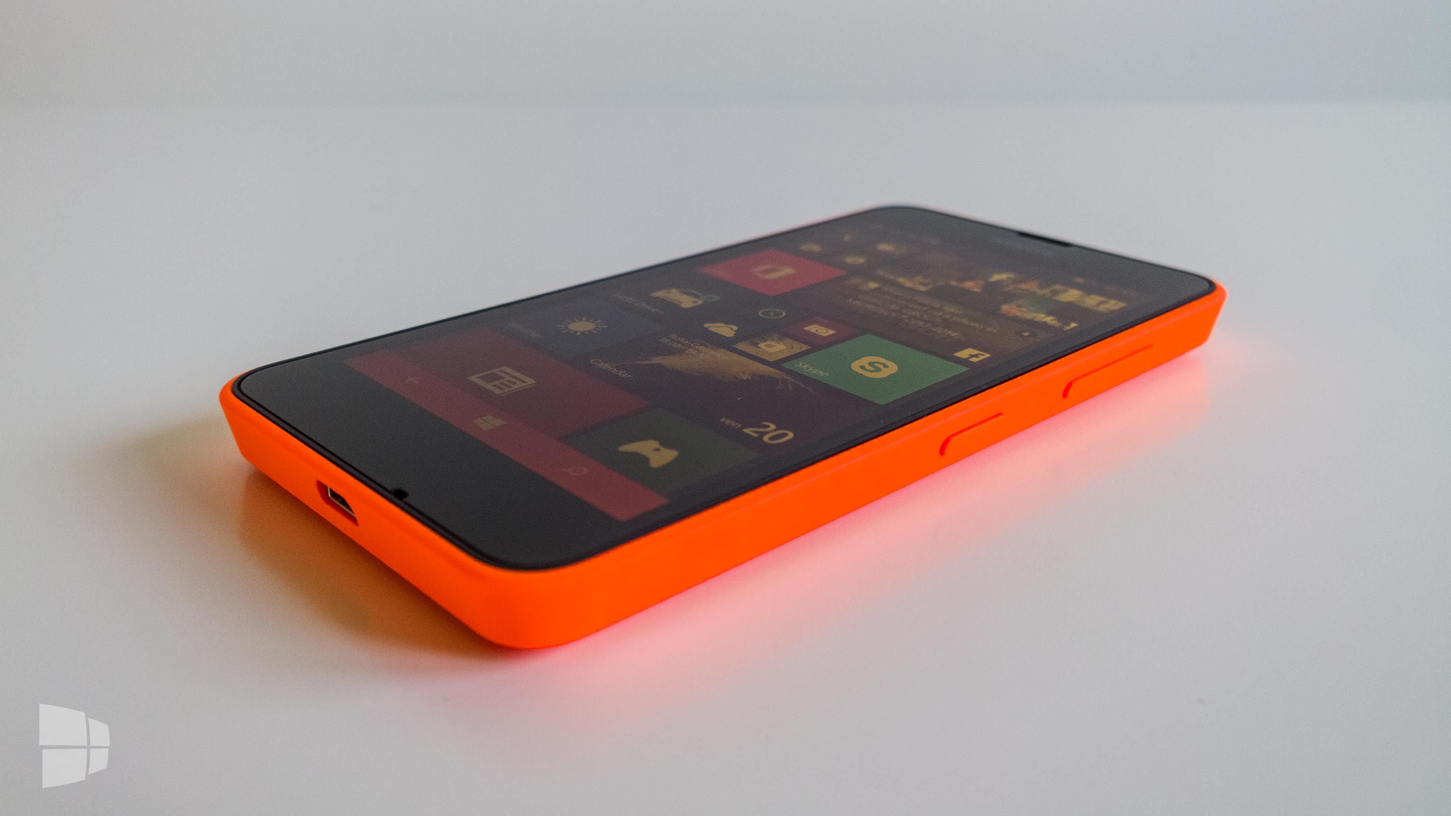 Nokia Lumia 630 Side