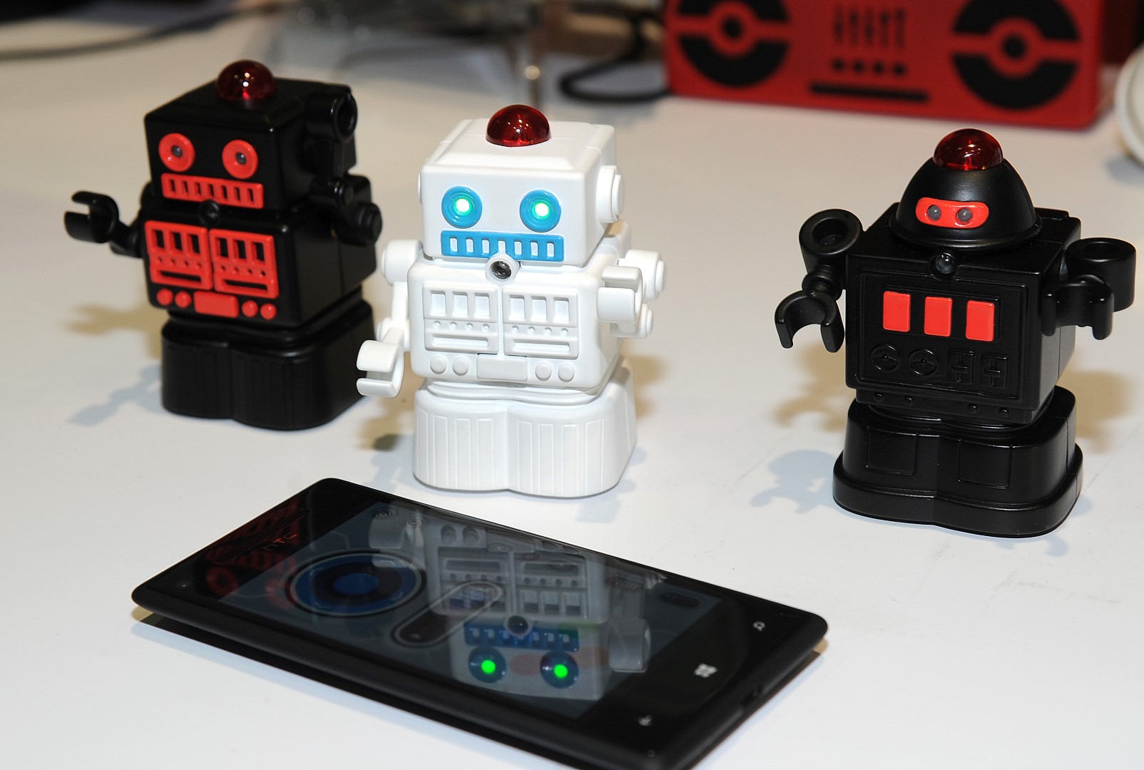 Bluetooth Fighting Mini Robots by Europe