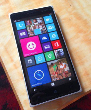 Nokia Lumia 830 Yellow (2)