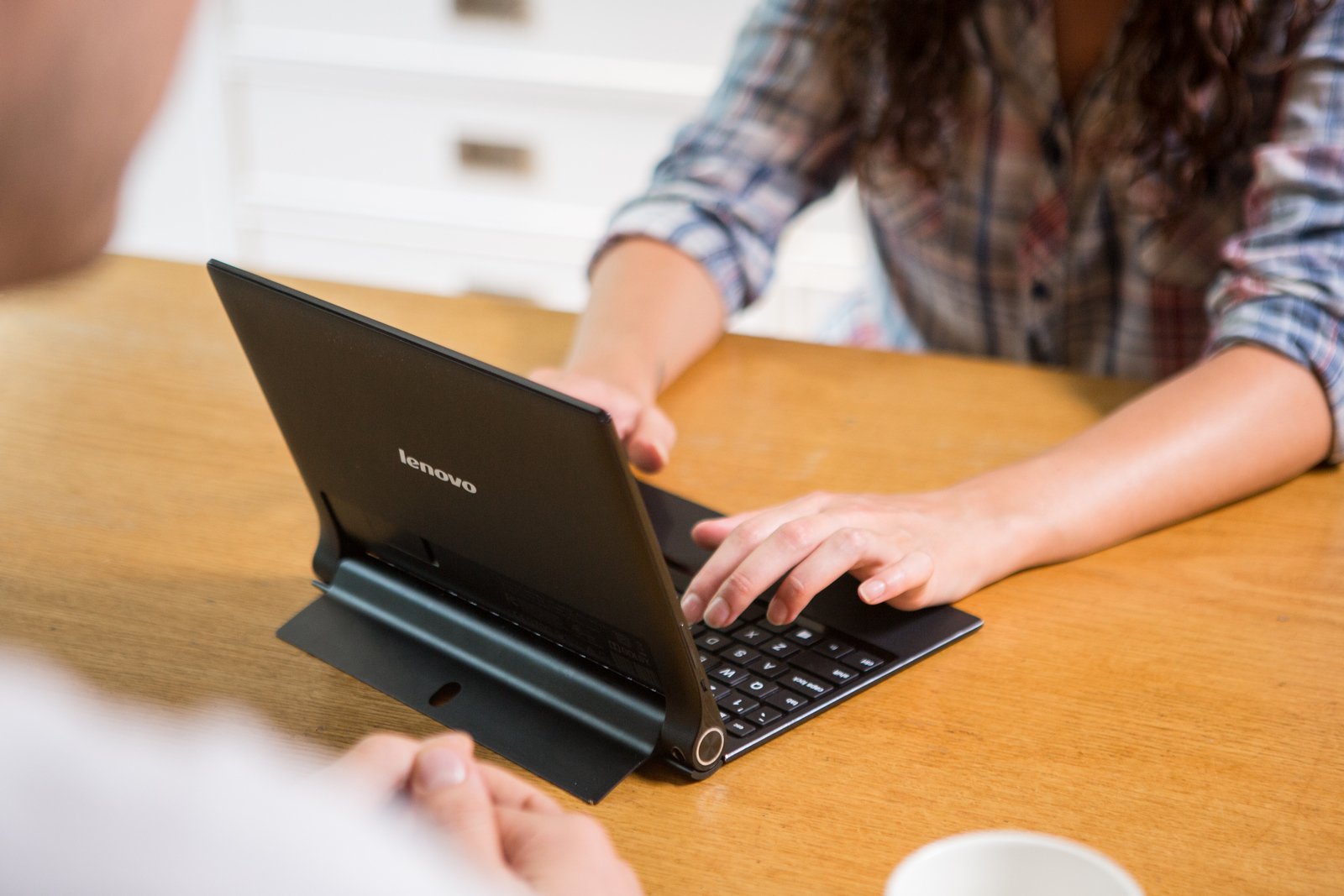 Lenovo_YOGA_Tablet_2_Windows_10inch_L36C9813_Low_res.jpg5723x3816