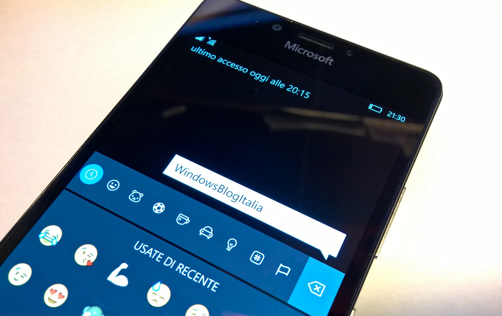 whatsapp-windows-10-mobile-universal (Large)