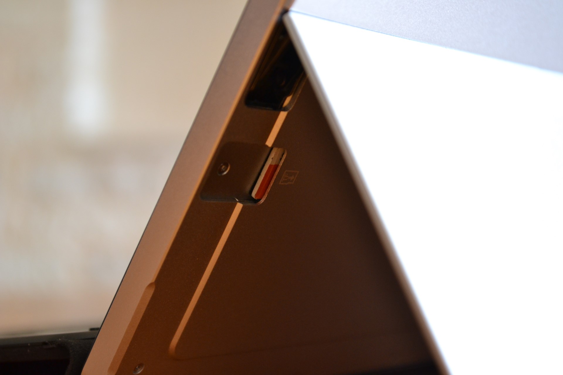 Chuwi SurBook Mini kickstand