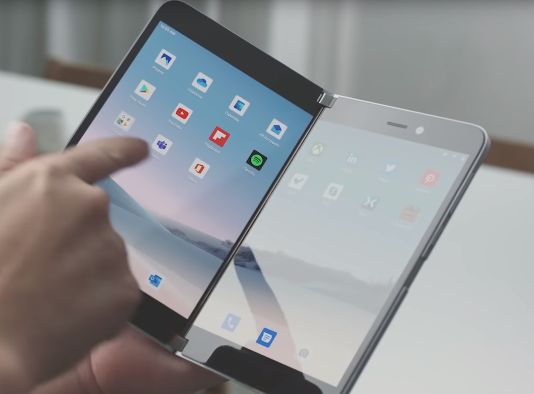 Microsoft Surface Duo vista frontale