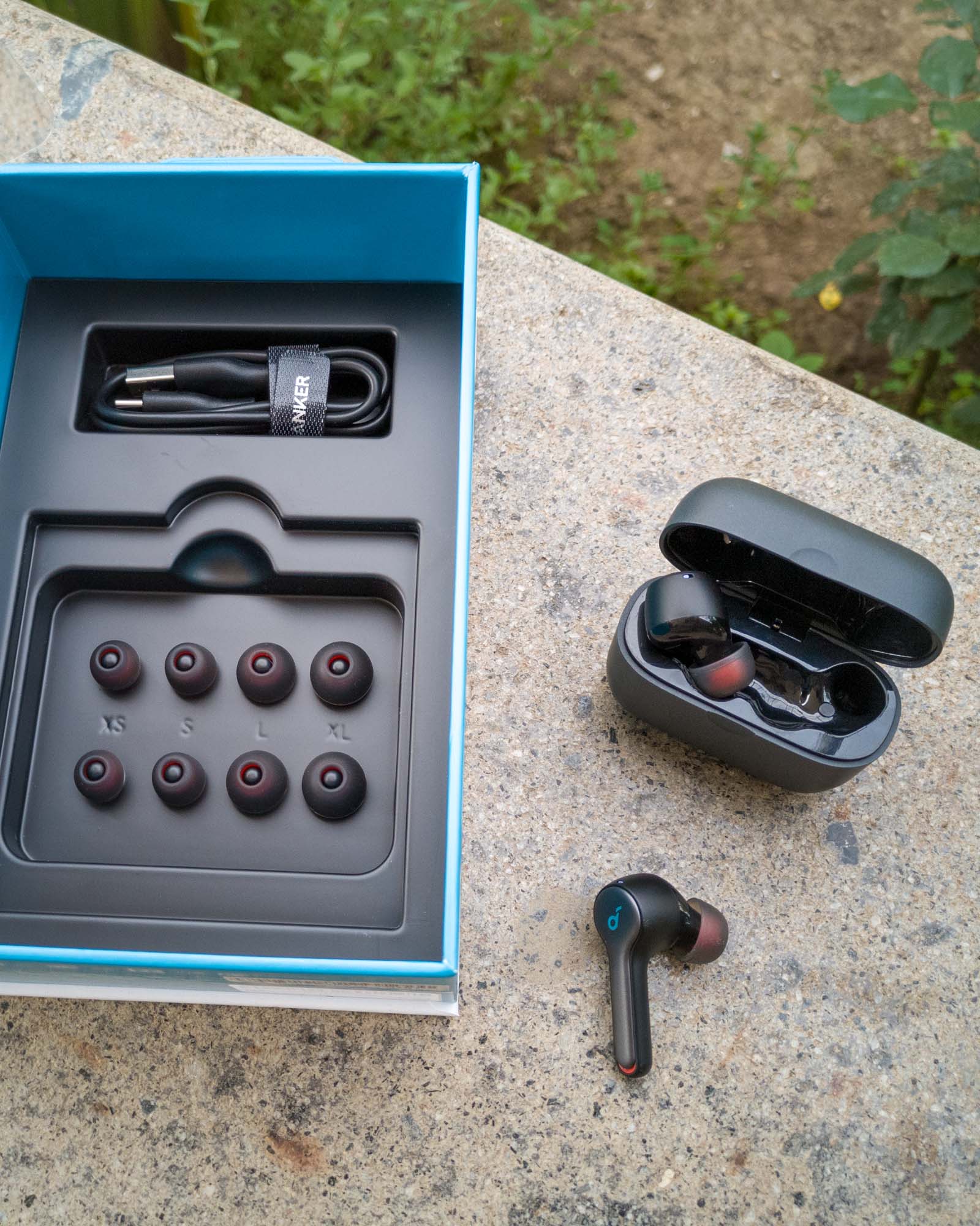 Unboxing Soundcore Liberty Air 2
