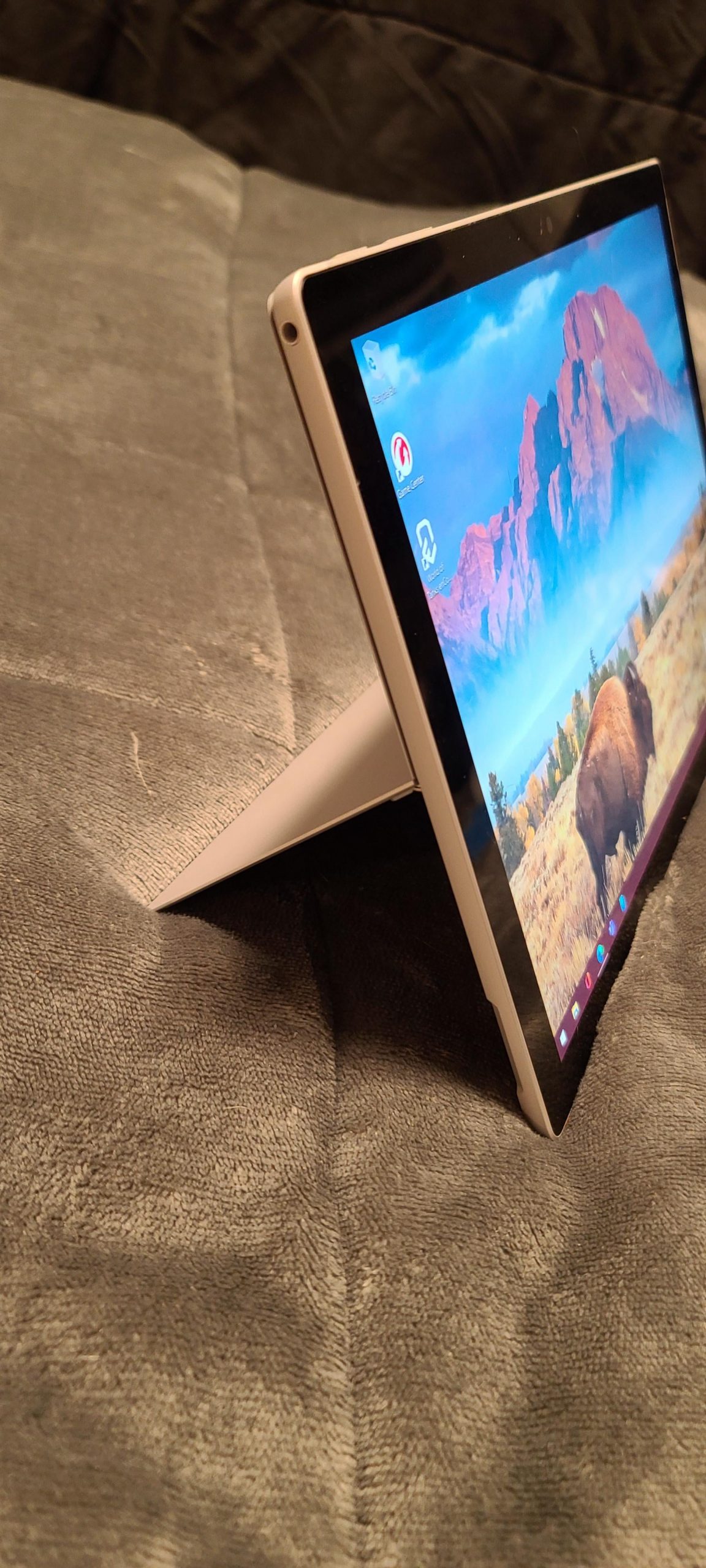 Trapelate le prime immagini di Surface Pro 8 e Surface