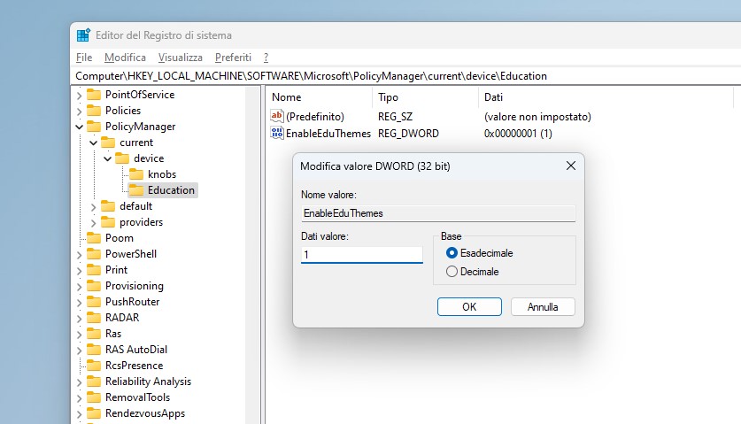 Windows 11 - Editor del Registro di sistema - Chiave per abilitare i temi di Windows 11 SE